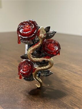 Red Rose & Gold Snake Wallflower